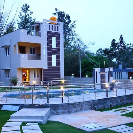 The Green Pride Resort Єлагірі Екстер'єр фото
